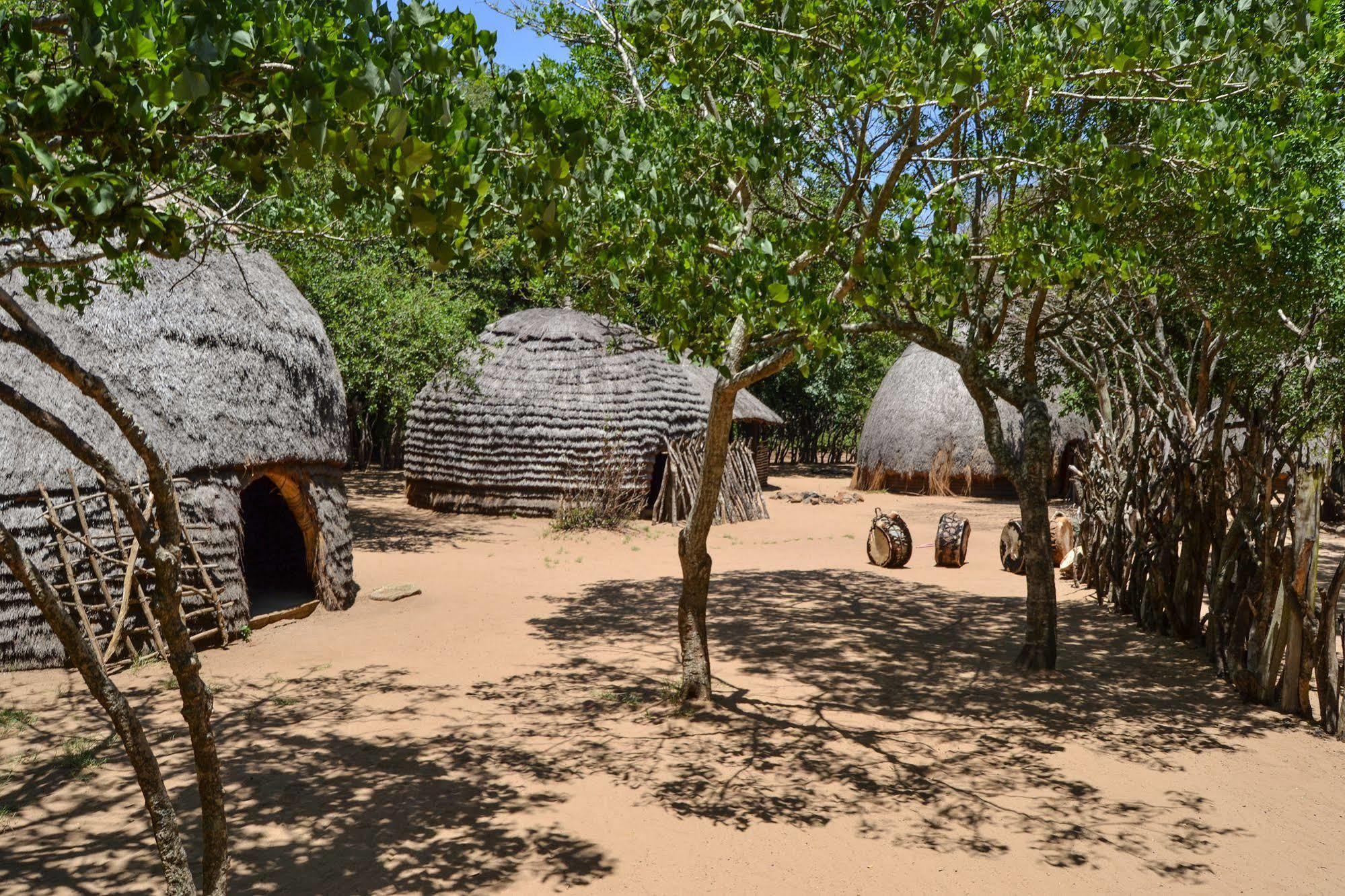 古德森杜马祖鲁小屋传统村落旅馆 赫卢赫卢韦 外观 照片